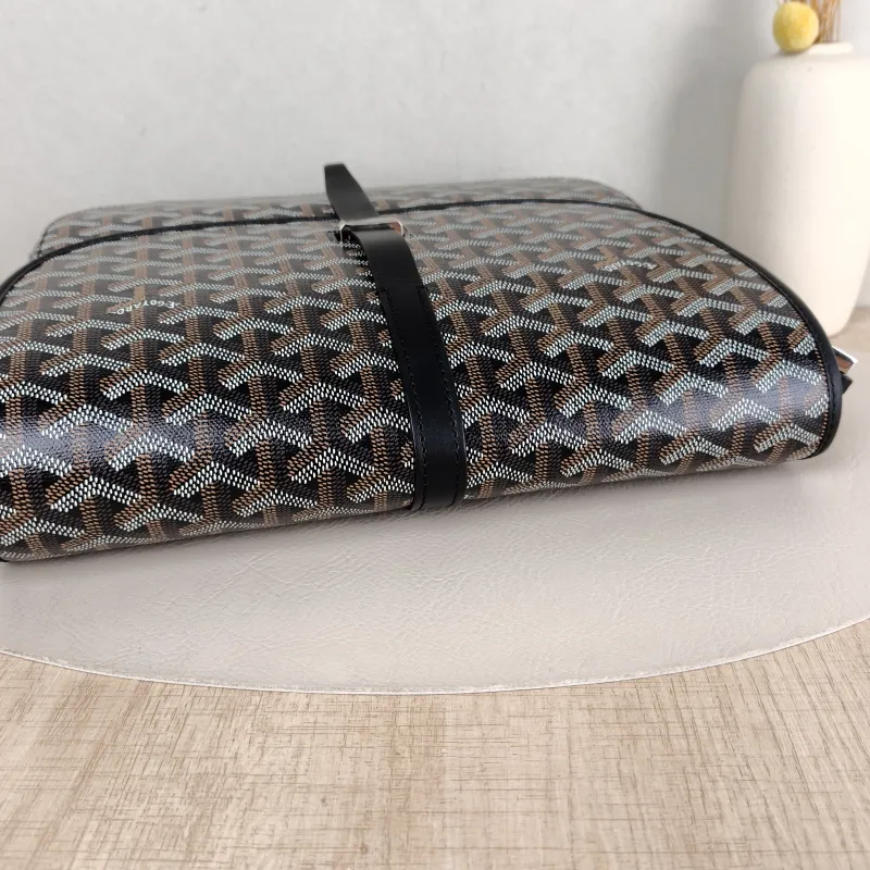 GOYARD Crossbody Bag BELVEDERE Messenger Bag Black Monogram PVC Medium 29 × 9 × 23 cm — detail view 9 of 11