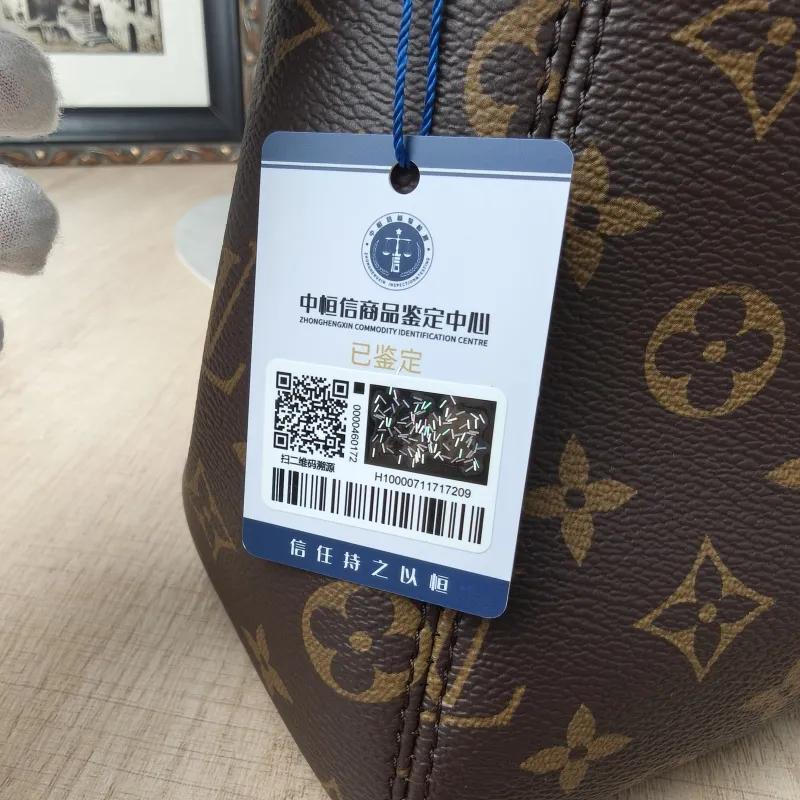 Louis Vuitton Shoulder Bag The Drop Monogram PVC Small28 × 12 × 15 cm — detail view 11 of 17