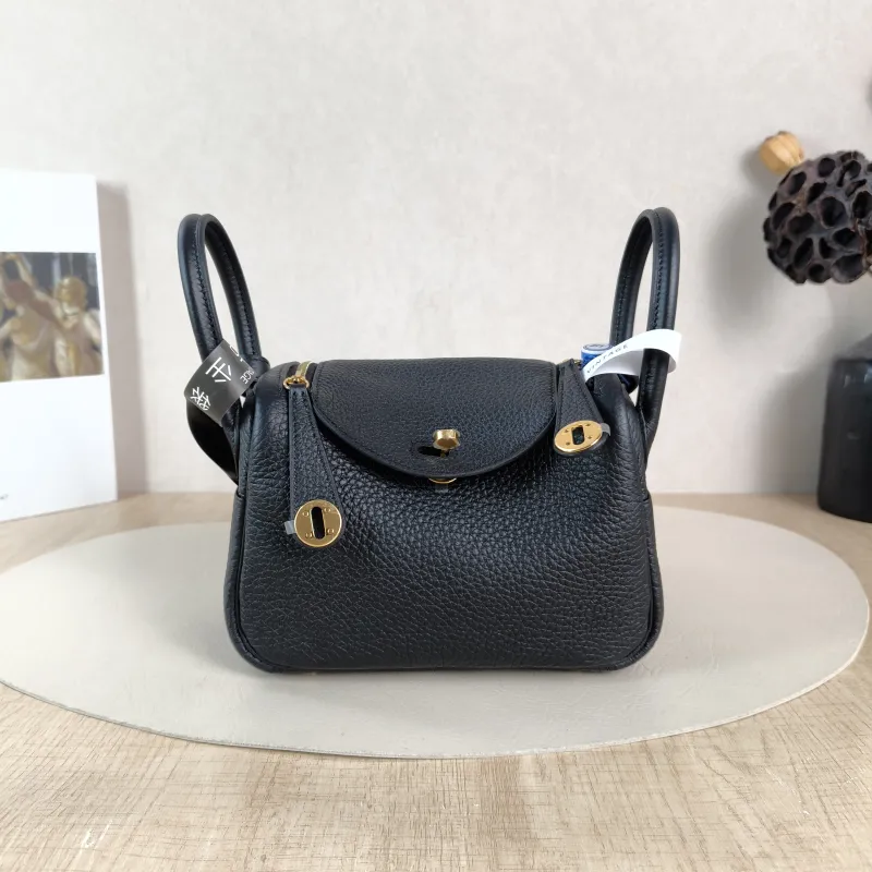 Hermès Shoulder Bag Lindy Mini 19 Black Taurillon Clemence TC Calfskin Mini 19 × 9 × 13 cm G
