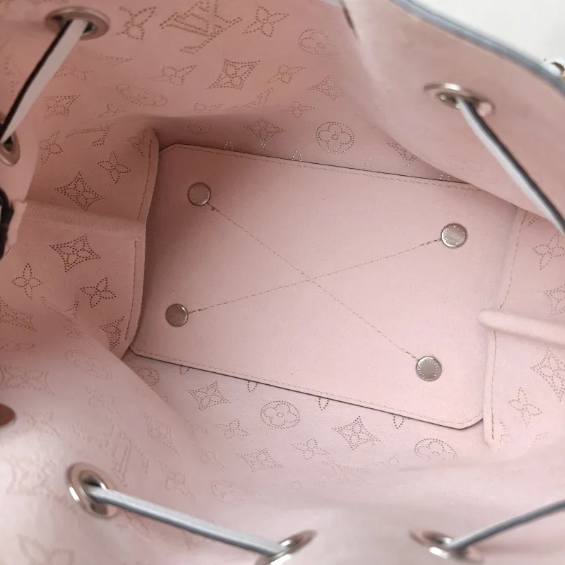 Louis Vuitton Crossbody Bag BELLA Calfskin One Size 22 × 14 × 19 cm — detail view 11 of 11