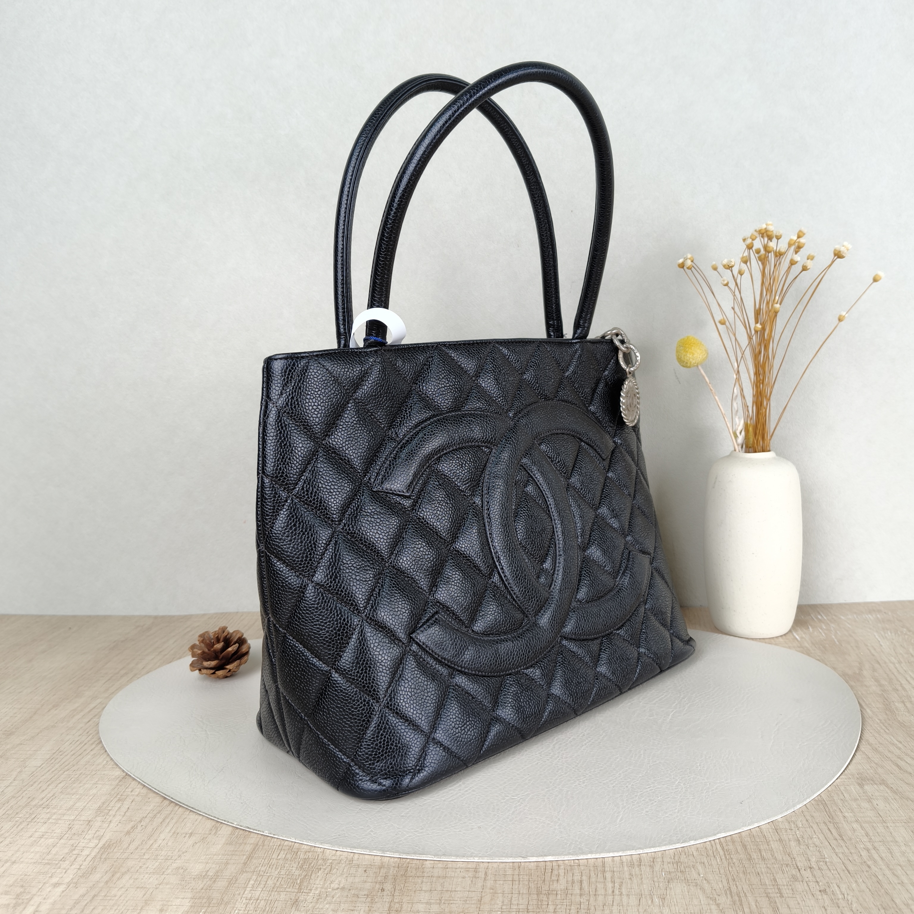 Chanel Top Handle Bag Medallion Black Grained Calfskin Large30 × 15 × 24 cm — cover view 3 of 5