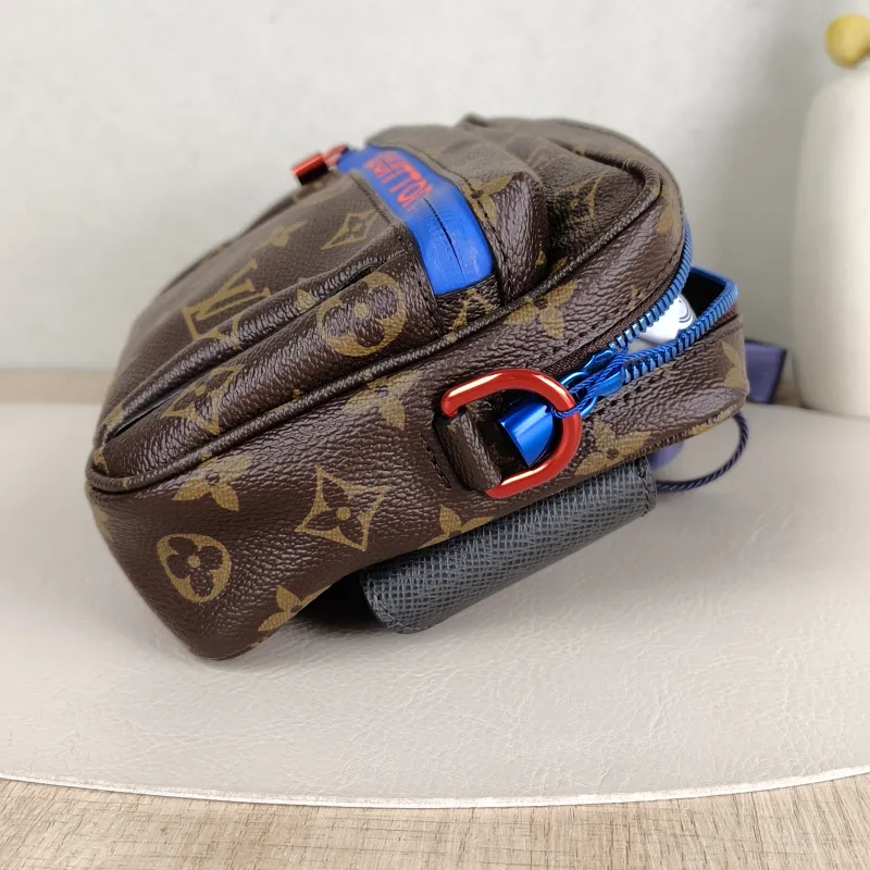 Louis Vuitton Belt Bag Shoulder Bag Monogram PVC One Size22 × 5 × 16 cm — detail view 4 of 12