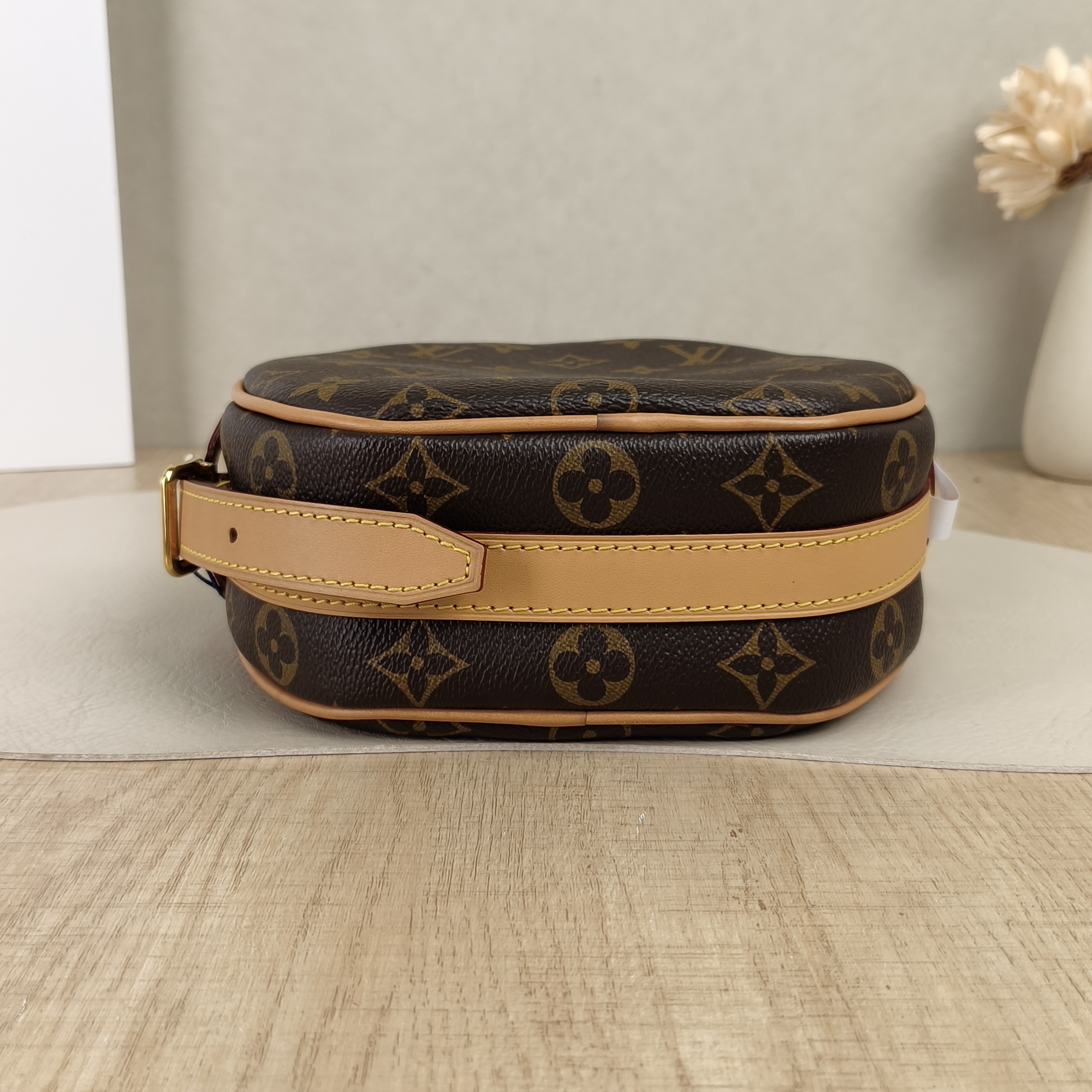 Louis Vuitton Crossbody Bag BOITE CHAPEAU SOUPLE Monogram PVC Small17 × 8 × 17 cm — cover view 2 of 5