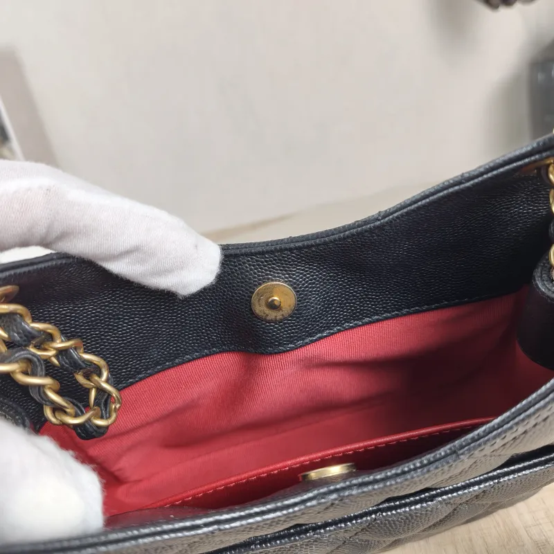 Chanel Crossbody Bag HOBO Black Grained Calfskin Small 19 × 6 × 17 cm — detail view 5 of 10