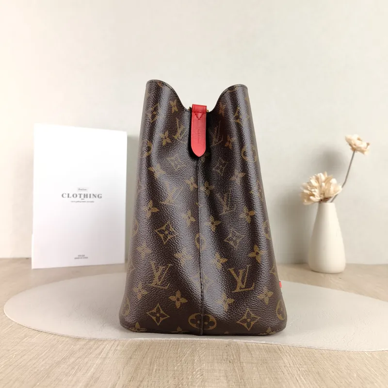 Louis Vuitton Shoulder Bag NÉONOÉ Bucket Bag PVC Medium 26 × 17.5 × 26 cm Conditioned — detail view 5 of 10