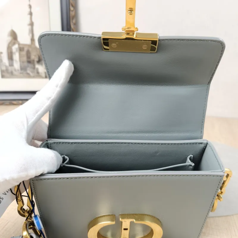 DIOR Crossbody Bag30Montaigne 30 Box Box Grey Calfskinmini17.5 × 5 × 11.5 cm — detail view 4 of 17