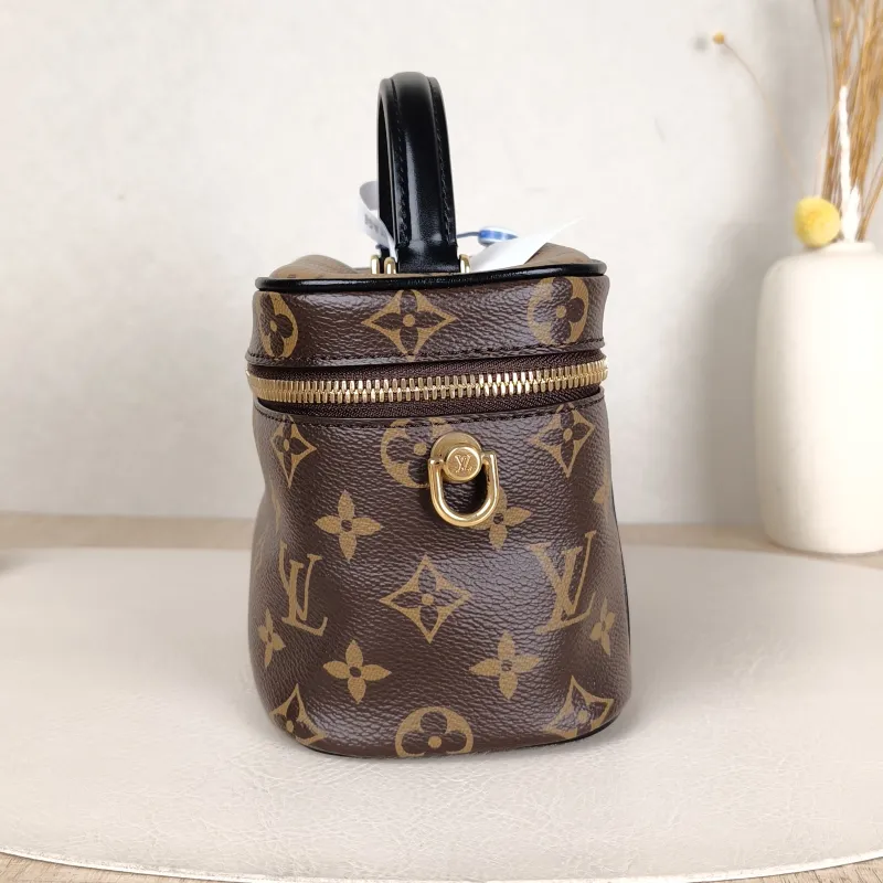 Louis Vuitton Shoulder Bag VANITY Cosmetic Bag Monogram PVC Small19 × 11 × 13 cm — detail view 13 of 13