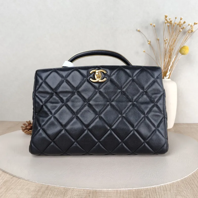 Chanel Shoulder Bag Tote Bag Black Calfskin Large 28 × 11 × 19 cm