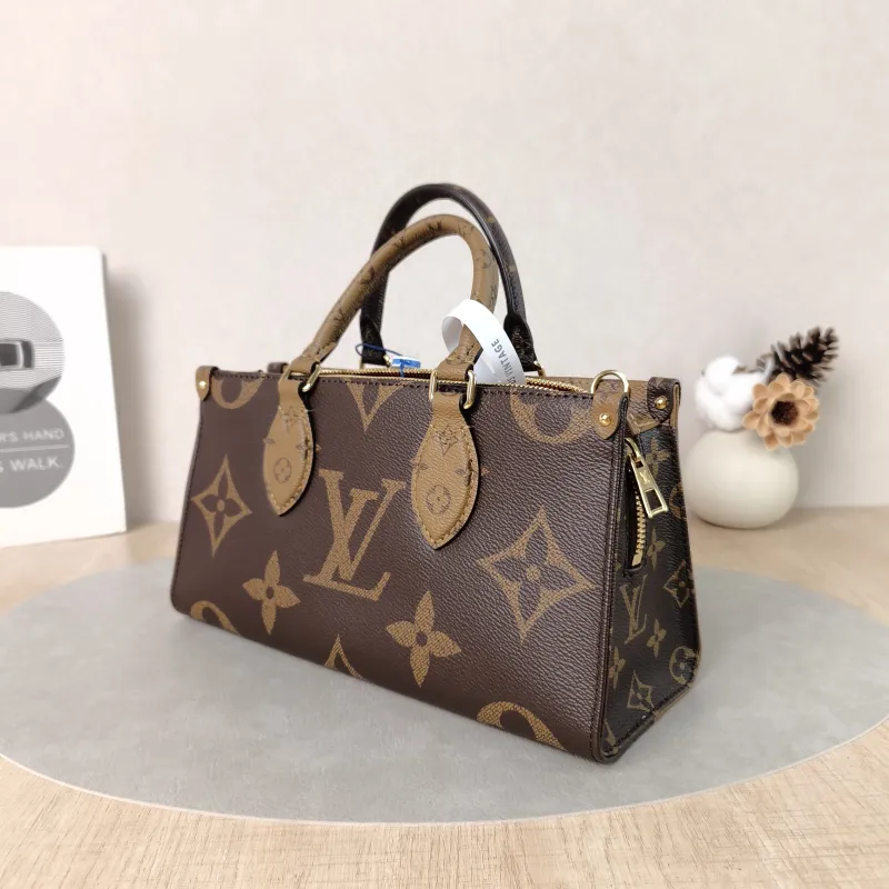 Louis Vuitton Crossbody Bag Onthego East West Monogram PVC Small25 × 10 × 13 cm — cover view 5 of 5