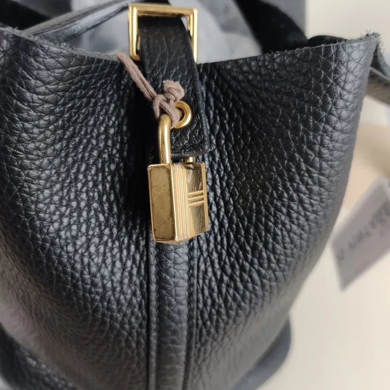 Hermès Top Handle Bag Picotin Lock 22 22 Black Taurillon Clemence TC Calfskin Medium 22 × 18 × 21 cm W — detail view 3 of 11