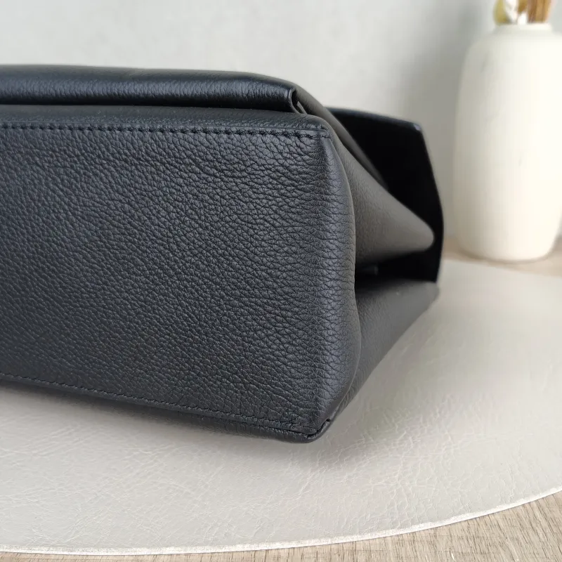 Louis Vuitton Crossbody Bag My Lockme Messenger Bag Black Calfskin Medium28 × 11 × 20 cm — detail view 9 of 15