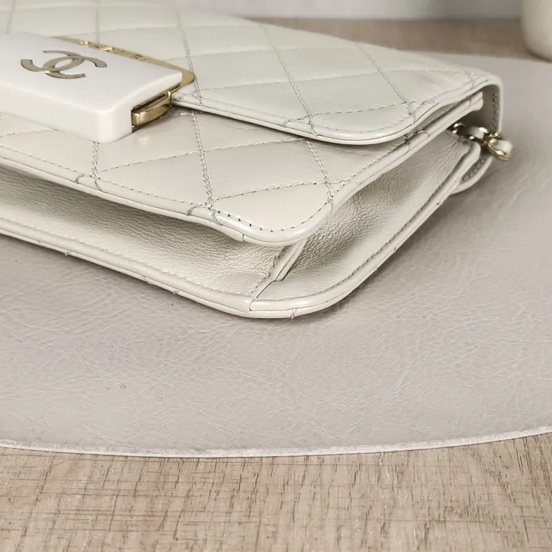 Chanel Crossbody Bagcf Collection Crossbody Bag White Calfskin One Size21 × 5 × 14 cm — detail view 3 of 14