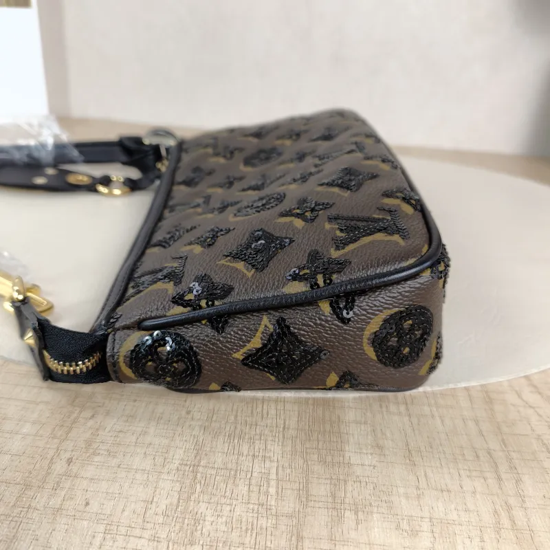 Louis Vuitton Shoulder Bag Pochette Accessoires Monogram PVC · One Size22 × 4 × 13 cm — detail view 2 of 9