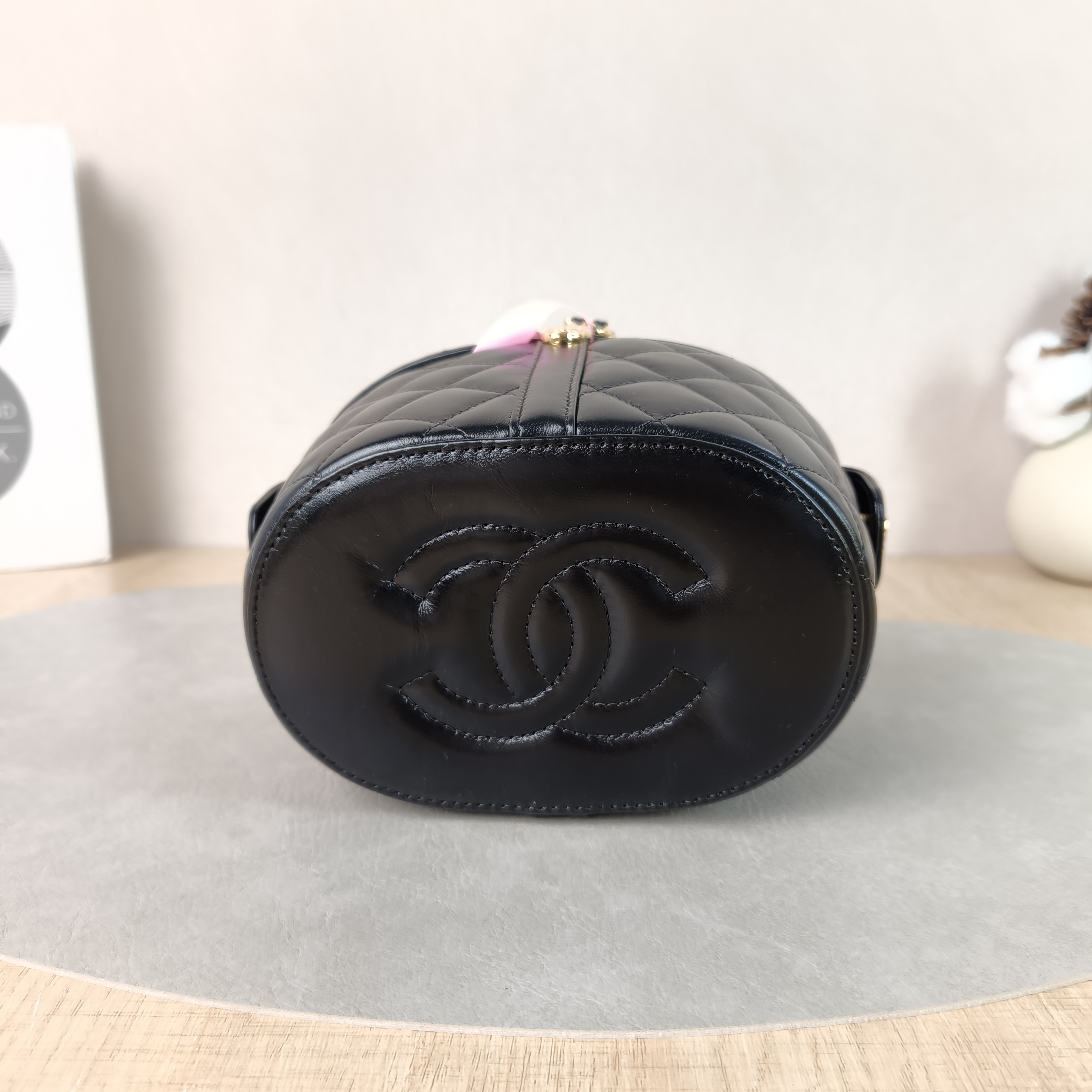 Chanel Crossbody Bag Cosmetic Bag Black Lambskin One Size15 × 10 × 10 cm — cover view 4 of 7