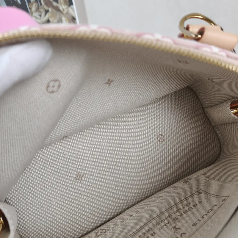 Louis Vuitton Top Handle Bag Alma BB Pink BB 23.5 × 11.5 × 17.5 cm — detail view 2 of 11