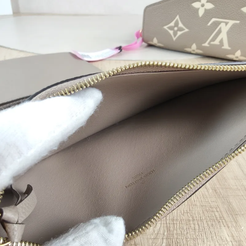 Louis Vuitton Crossbody Bag Pochette Félicie · White Calfskin Small 21 × 3 × 12 cm — detail view 14 of 15