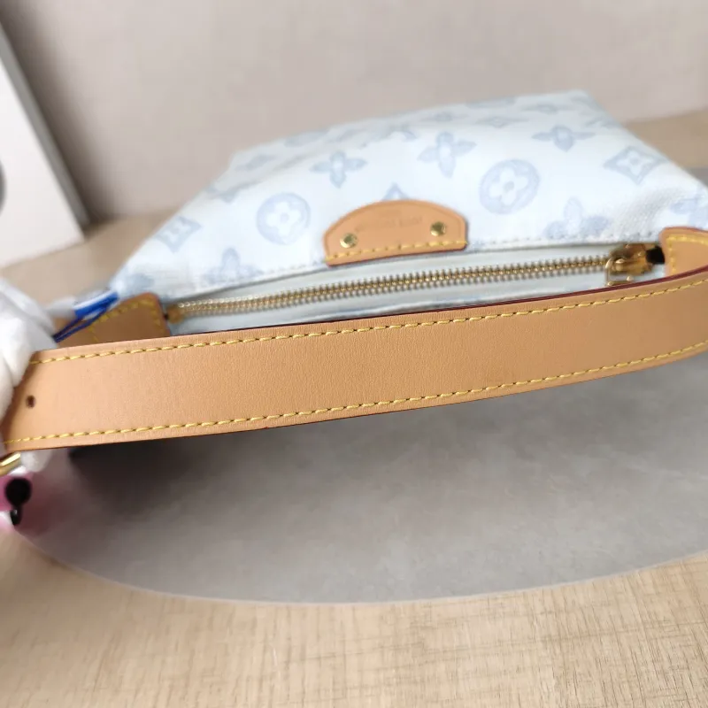 Louis Vuitton Shoulder Bag Pochette Hills Blue PVC One Size 18.5 × 6.5 × 11 cm — detail view 5 of 14