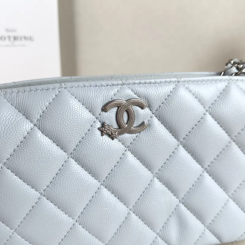Chanel Crossbody Bag Blue Grained Calfskin 21 × 5.5 × 12 cm — detail view 4 of 13