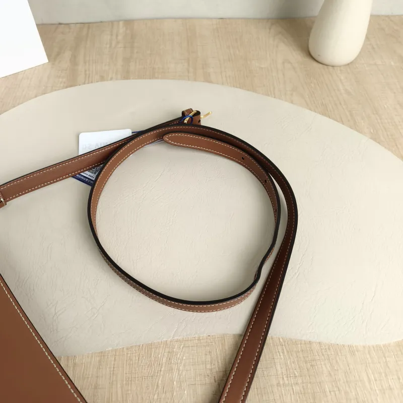 CELINE Shoulder Bag BUCKET TRIOMPHE Bucket Bag Calfskin Small17 × 10 × 22 cm — detail view 8 of 9