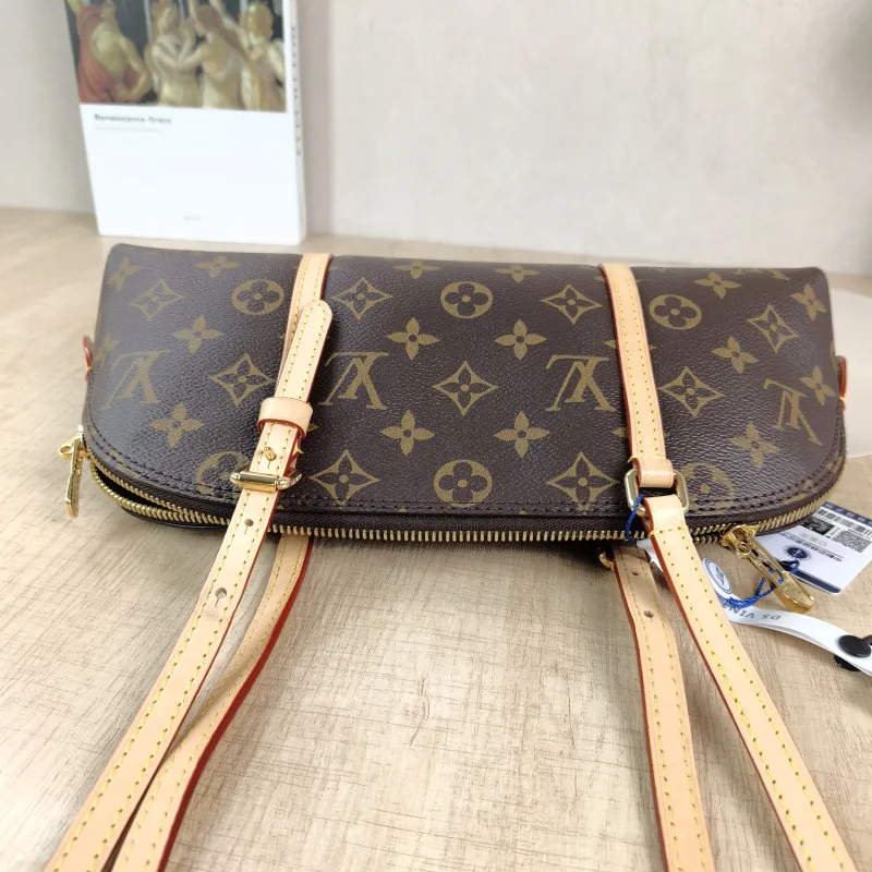 Louis Vuitton Shoulder Bag Squire East West Monogram PVC One Size29 × 8 × 14 cm — detail view 4 of 10