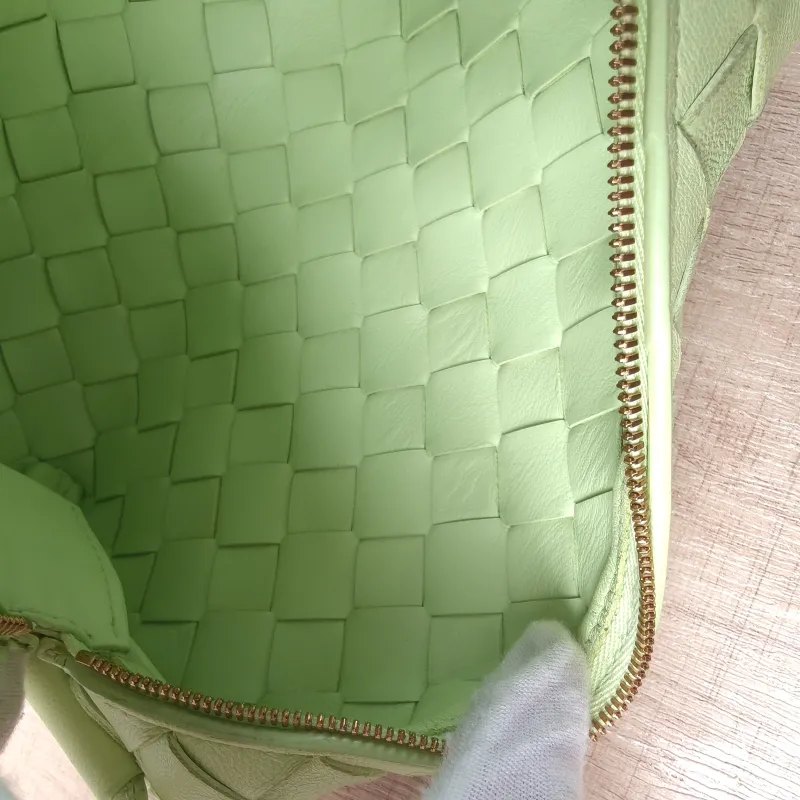 Bottega Veneta Crossbody Bag Loop Camera Bag Green Lambskinmini17 × 6 × 11 cm — detail view 10 of 16