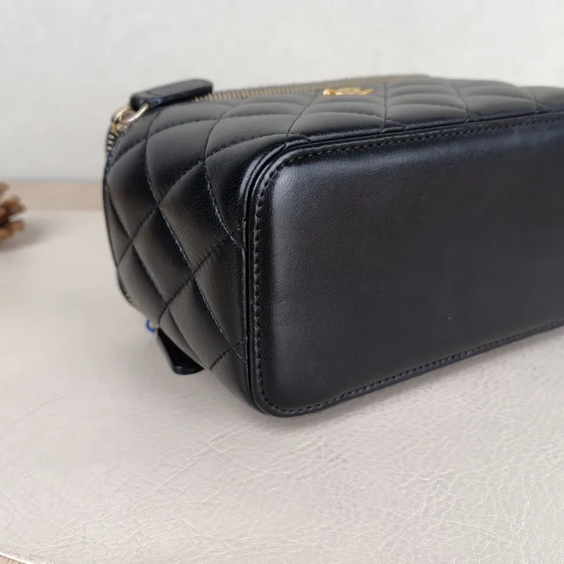 Chanel Crossbody Bag Edition Black Lambskin One Size 16 × 8 × 9.5 cm 32 — detail view 9 of 14