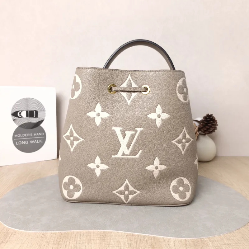 Louis Vuitton Shoulder Bag NÉONOÉ Bucket Bag · White Empreinte Embossed Calfskin Medium 26 × 17.5 × 26 cm — cover view 4 of 5