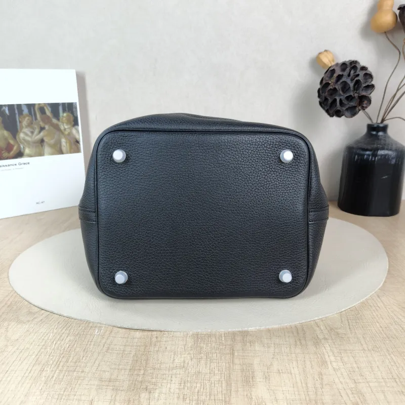 Hermès Top Handle Bag Picotin Lock 22 22 Black Colorblock Taurillon Clemence TC Calfskin Medium 22 × 18 × 21 cm A — cover view 5 of 5