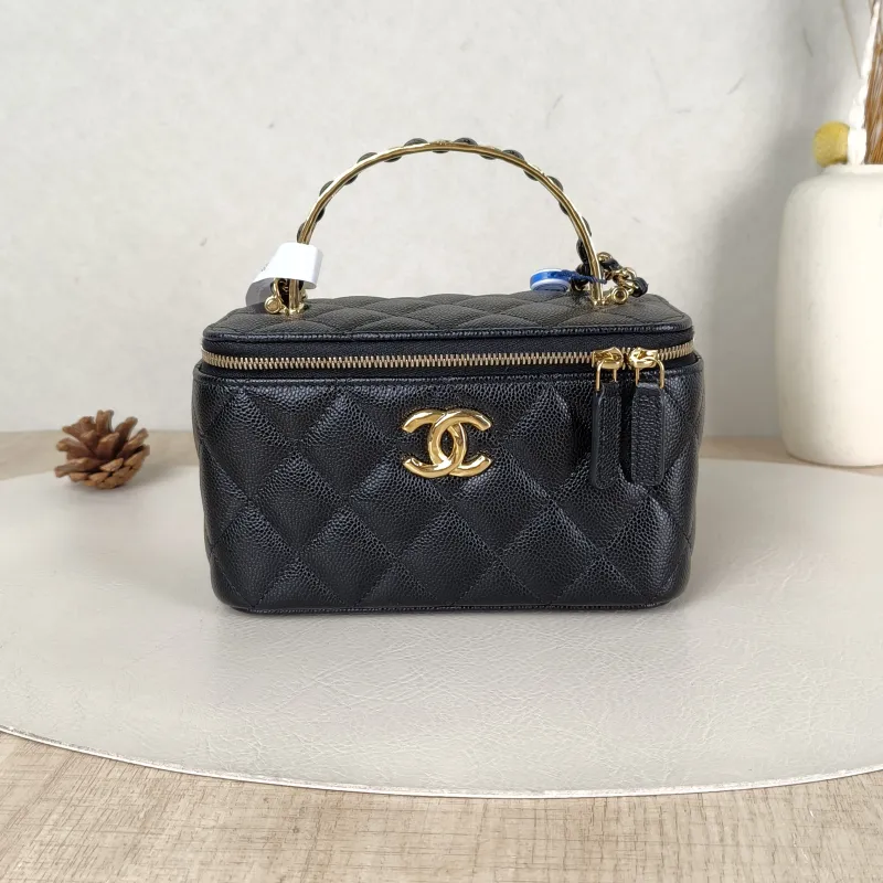 Chanel Crossbody Bag Edition Black Grained Calfskinmini16 × 8 × 9.5 cm