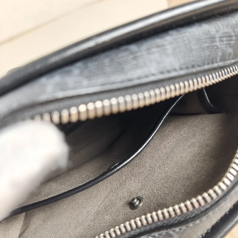 GUCCI Crossbody Bag GG Retro Collection Camera Bag Black PV Cmini22.5 × 7 × 14 cm — detail view 2 of 12