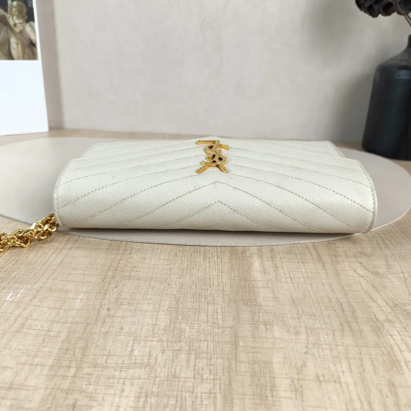 SAINT LAURENT Crossbody Bag CASSANDRE ENVELOPE White Calfskin 22.5 × 4 × 14 cm — detail view 4 of 13