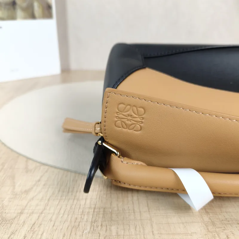 LOEWE Crossbody Bag Puzzle Black Brown Calfskin Mini 18 × 8 × 12.5 cm — detail view 5 of 13