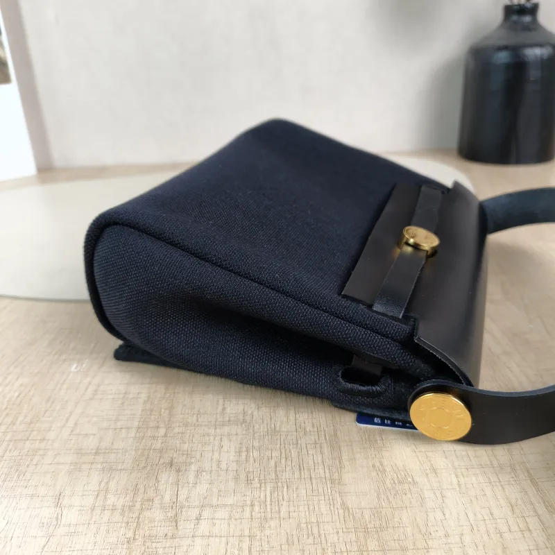 Hermès Crossbody Bag Herbag Zip 2089Black Calfskin，Canvasmini20.5 × 7 × 16.5 cm — detail view 8 of 13