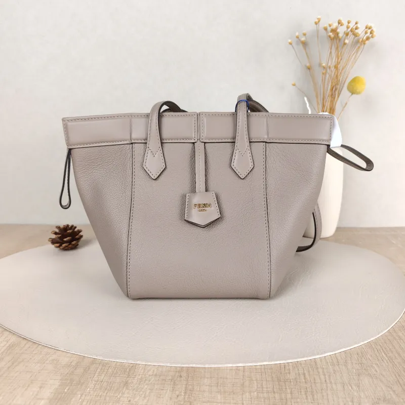 FENDI Crossbody Bagorigami Grey Calfskinmini18.5 × 15 × 15 cm