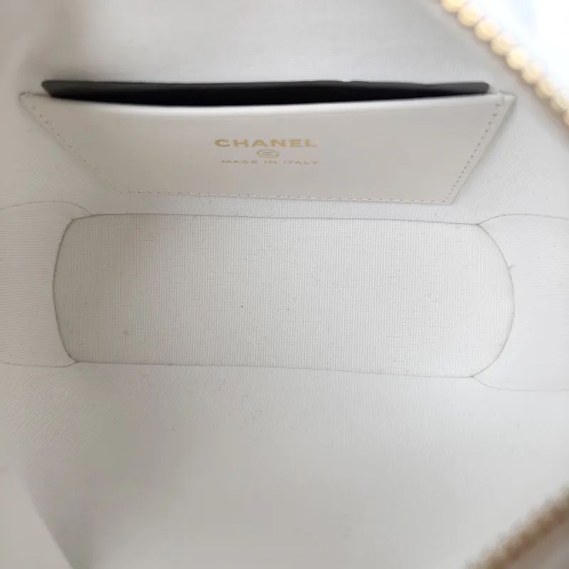Chanel Crossbody Bag Crossbody Bag White Gold-Tone Hardware Grained Calfskin One Size 21.5 × 7.5 × 19 cm — detail view 13 of 13