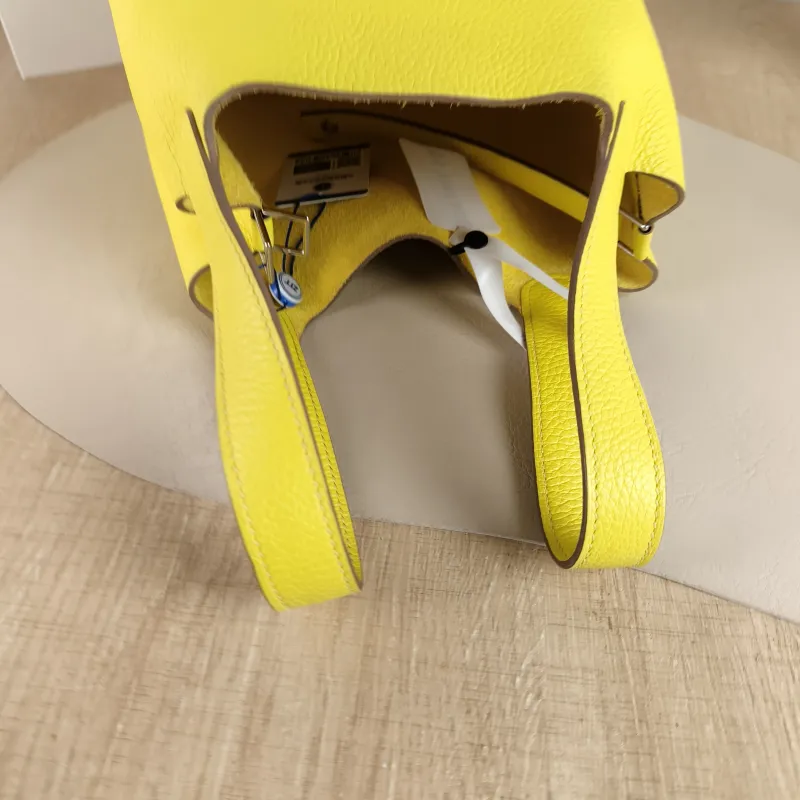 Hermès Top Handle Bag Picotin Lock 18 18 9R TC Calfskin Small 18 × 13 × 18 cm Y — detail view 10 of 11