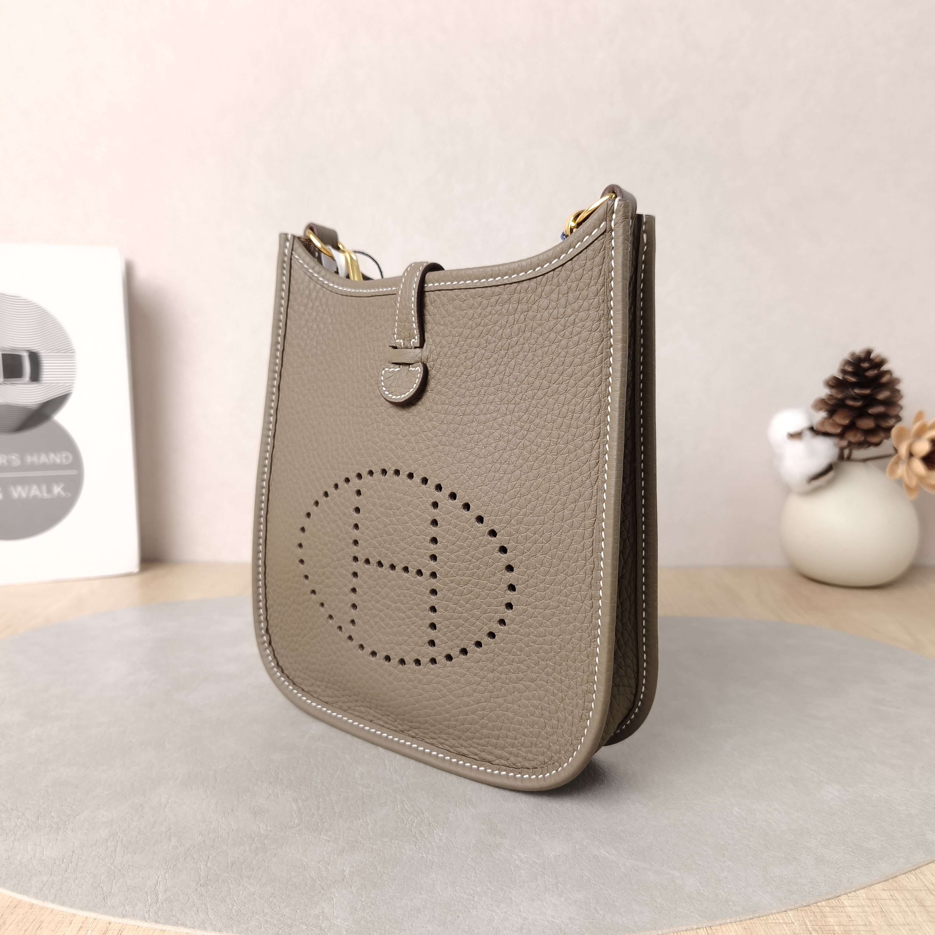 Hermès Crossbody Bag Evelyne Mini 16 Mini 16 TC Calfskinmini17 × 5.5 × 18 cm Shoulder Strap — cover view 2 of 6