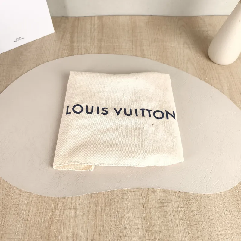 Louis Vuitton Crossbody Bag BELLA Grey Calfskin One Size 22 × 14 × 19 cm — detail view 4 of 10