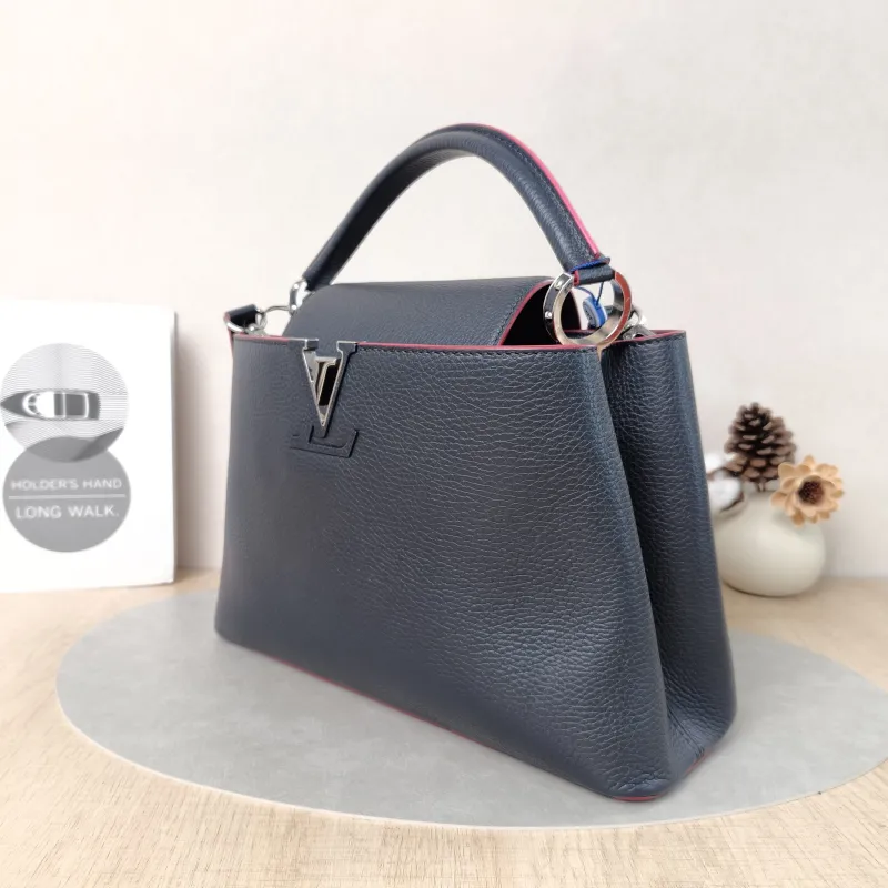 Louis Vuitton Top Handle Bag Capucines Black Calfskin Medium31.5 × 11 × 20 cm — cover view 2 of 5