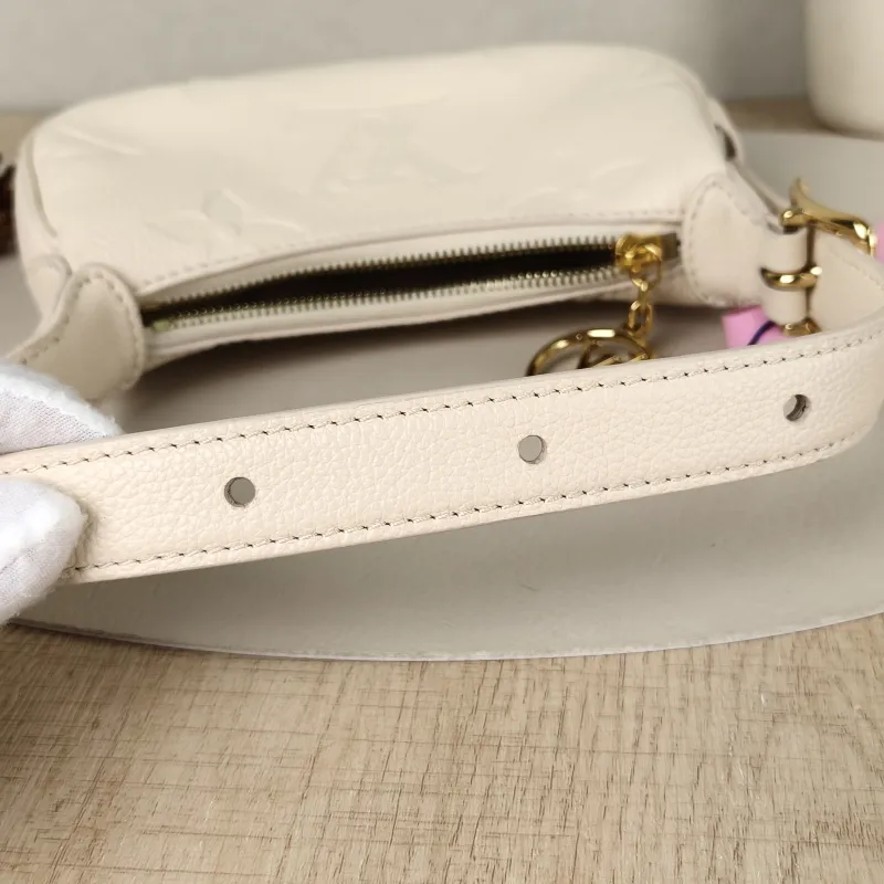 Louis Vuitton Shoulder Bag Moon White Calfskinmini20.5 × 5 × 11 cm — detail view 5 of 11