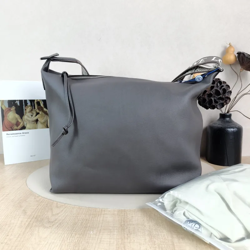 LOEWE Crossbody Bagcubi Crossbody Bag Grey Calfskin One Size44 × 18 × 30 cm — cover view 4 of 6