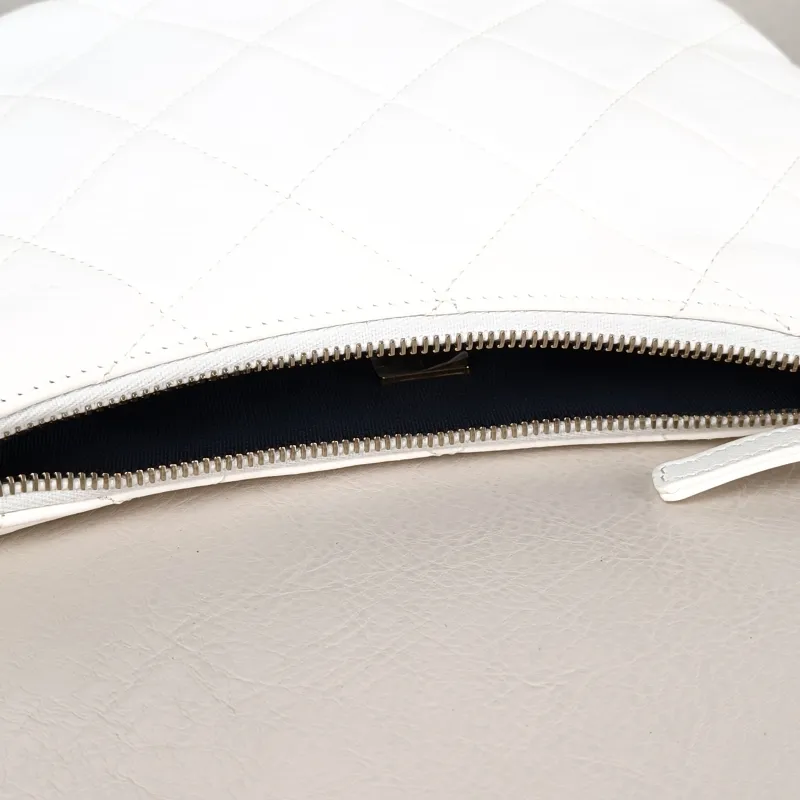 Chanel Crossbody Bag White Lambskin One Size 23 × 6 × 17 cm — detail view 5 of 13