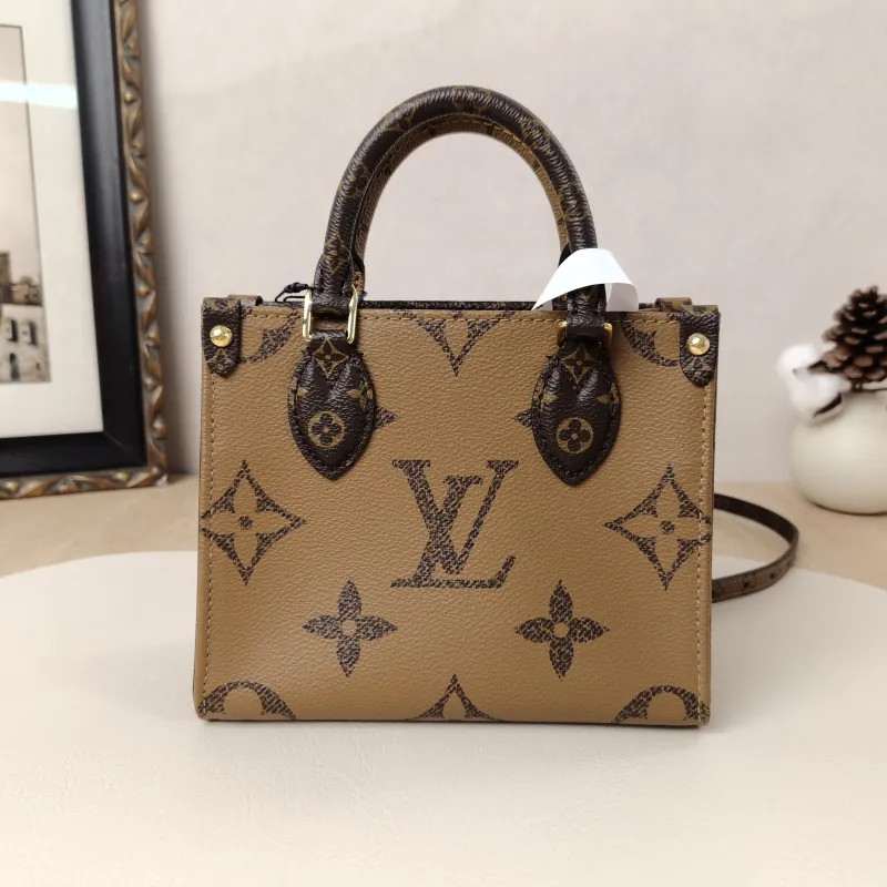 Louis Vuitton Crossbody Bag Onthego BB Monogram PVCBB18 × 8.5 × 15 cm — cover view 6 of 9