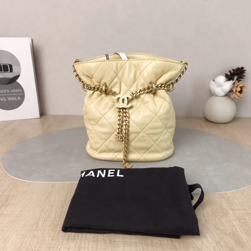 Chanel Shoulder Bag Bucket Bag Yellow Lambskin One Size 17 × 10 × 18.5 cm — cover view 3 of 6
