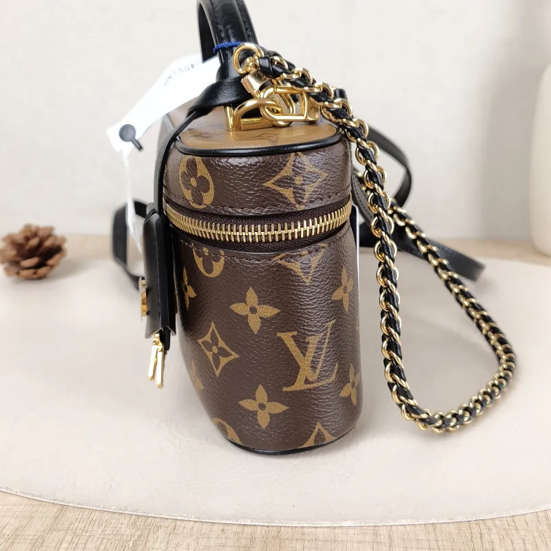 Louis Vuitton Shoulder Bag VANITY Cosmetic Bag Monogram PVC Small 19 × 6 × 12 cm — detail view 13 of 15