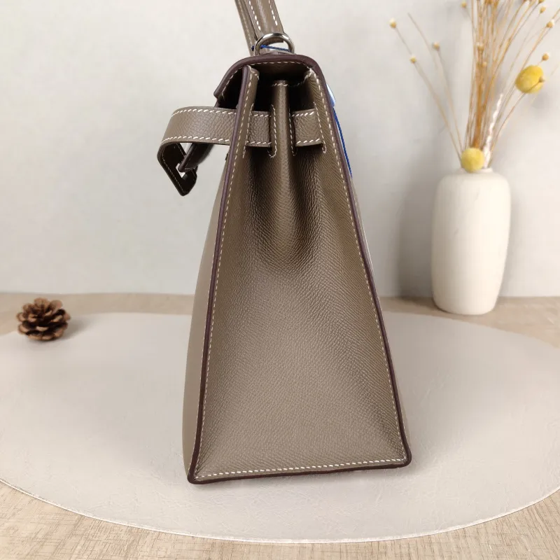 Hermès Shoulder Bag Kelly 28 Silver-Tone Hardware18 Epsom Calfskin Medium28 × 10 × 22 cm — detail view 6 of 13