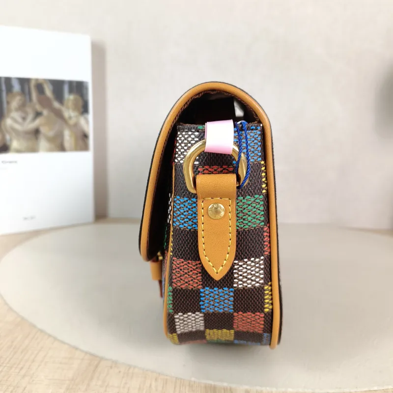 Louis Vuitton Crossbody Bag MONTSOURIS Messenger Bag Brown PVC Small 20 × 7 × 17 cm — detail view 10 of 12