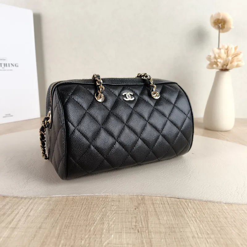 Chanel Crossbody Bag Crossbody Bag Black Grained Calfskin One Size 18.5 × 11 × 11.5 cm — cover view 5 of 6