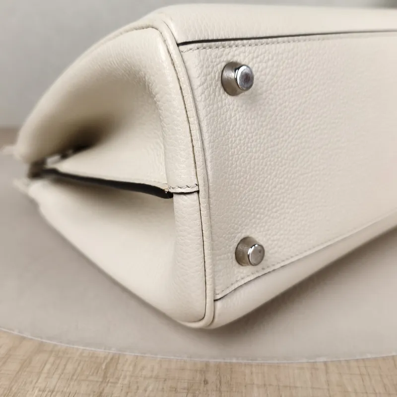 GUCCI Crossbody Bag zumi Top Handle Bag White Calfskin Small 27 × 10 × 22 cm — detail view 7 of 13