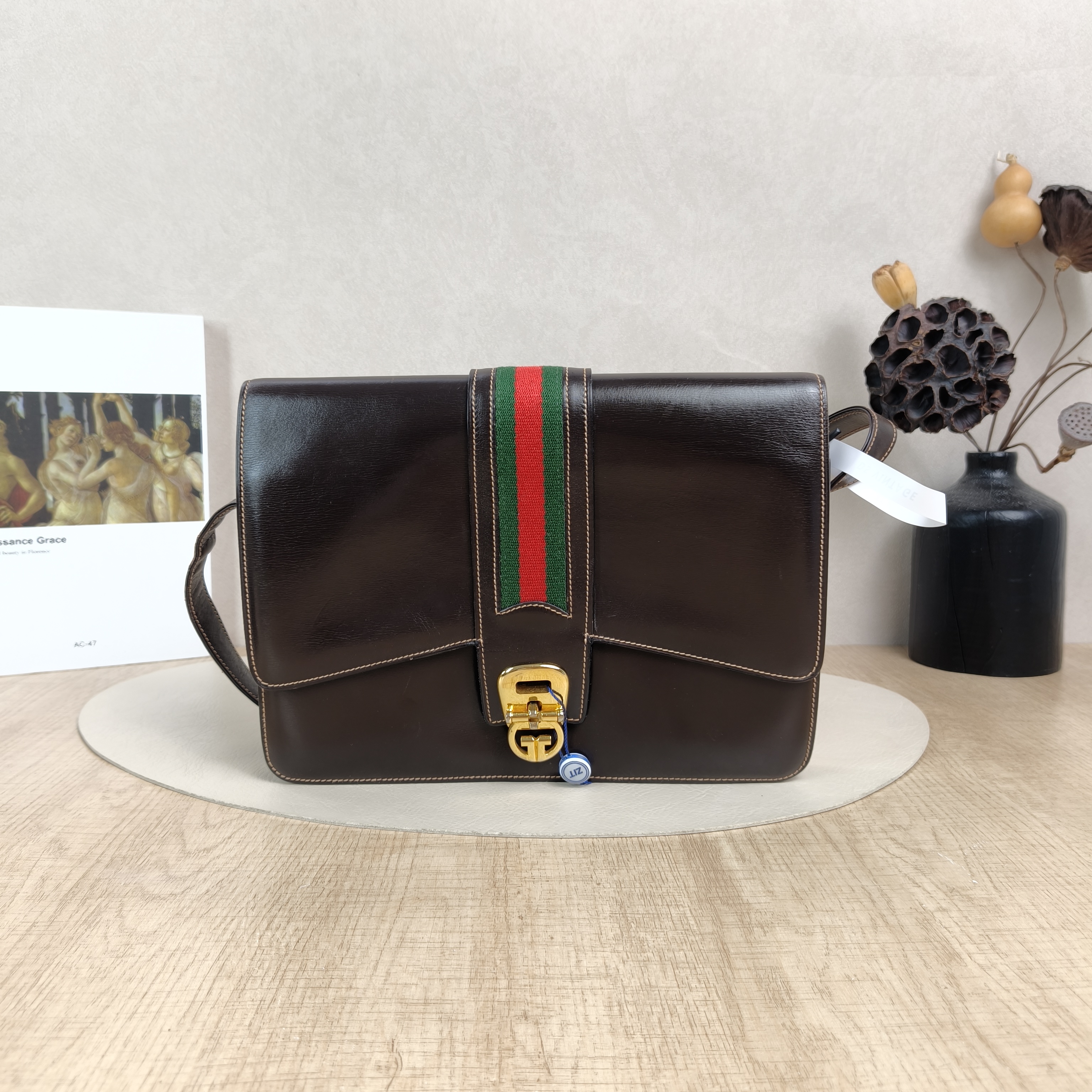 GUCCI Crossbody Bag Vintage Brown Calfskin 26.5 × 4 × 16 cm